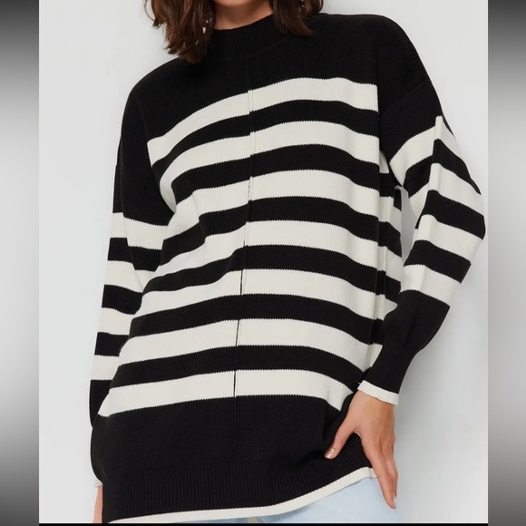 08 Chic Oversize Color Block Sweater - Picture 2 of 4